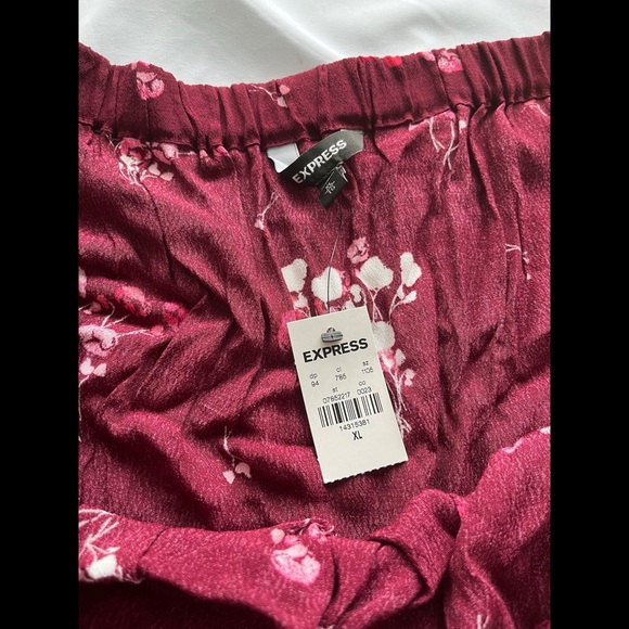 ✨ HP ✨ Floral Romper ✨ (Read Description) ✨ - Picture 3 of 6